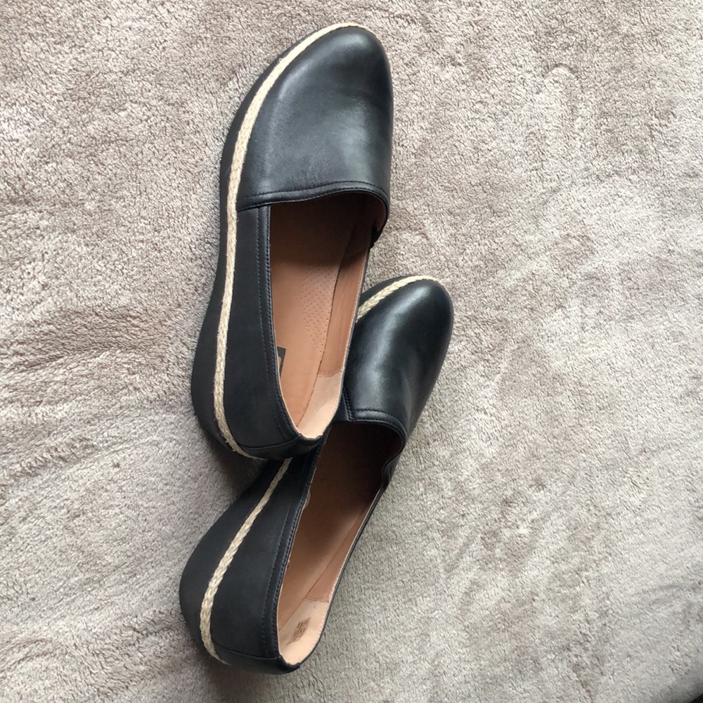 Size 11 black shoes with beige trim